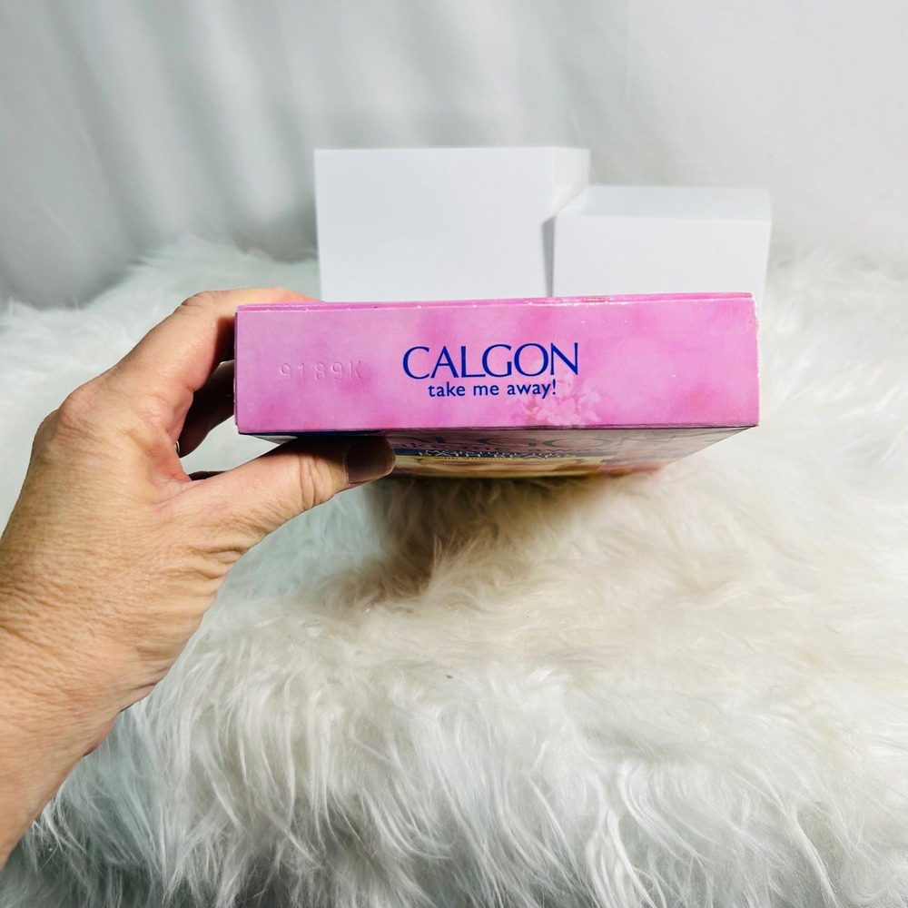 Vintage  Calgon Take  Me Away Lavender Vanilla Moisturizing Bath Beads‎ 26oz New - Picture 3 of 5